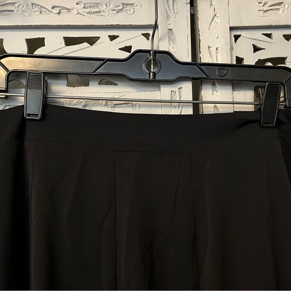 DAZY DARING BLACK SMOOTH BLACK PLEATED FLOWY MIDI SKIRT - Picture 4 of 10